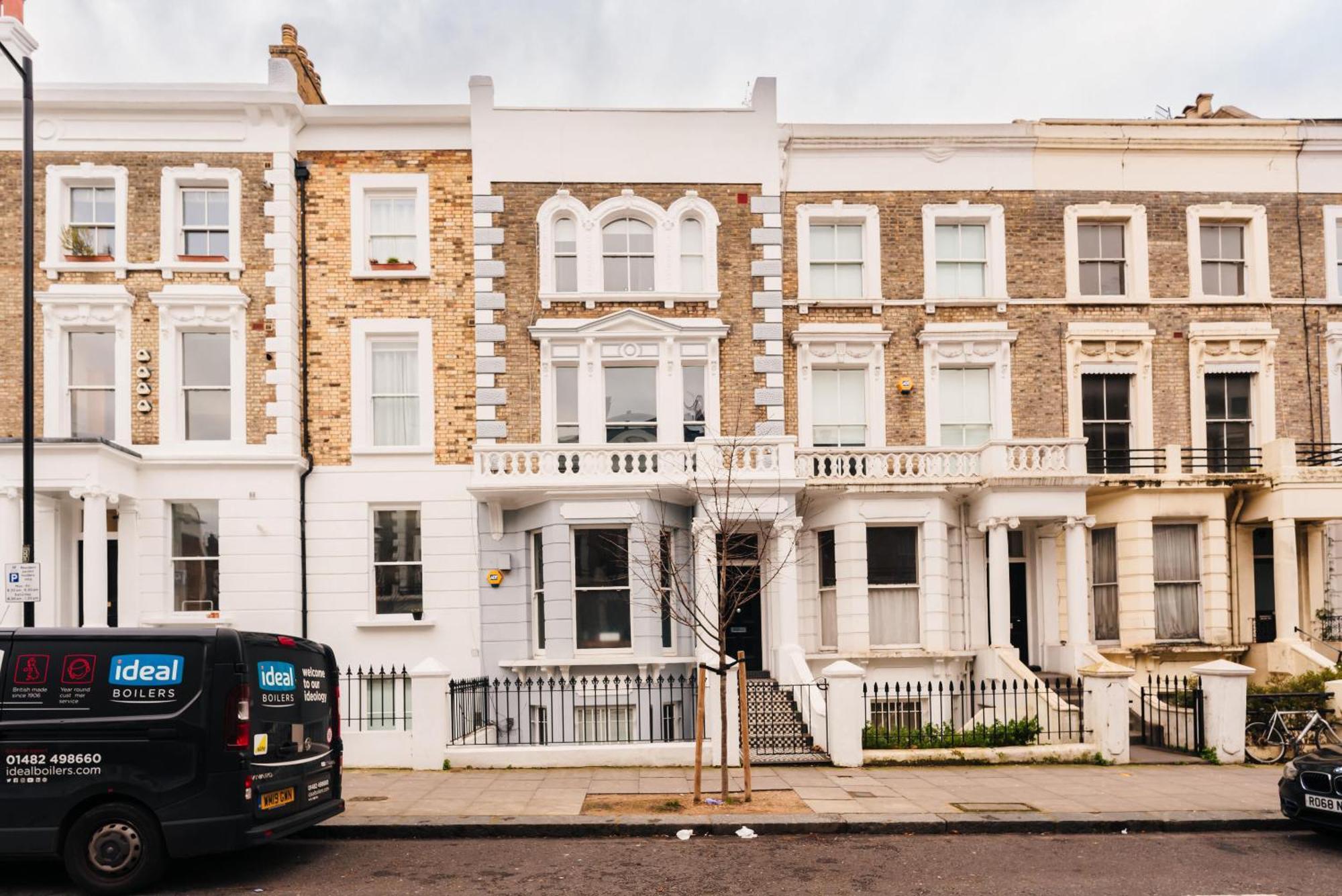 2 Bed Portobello Rd - Moments From Tube! Casa vacanze Londra