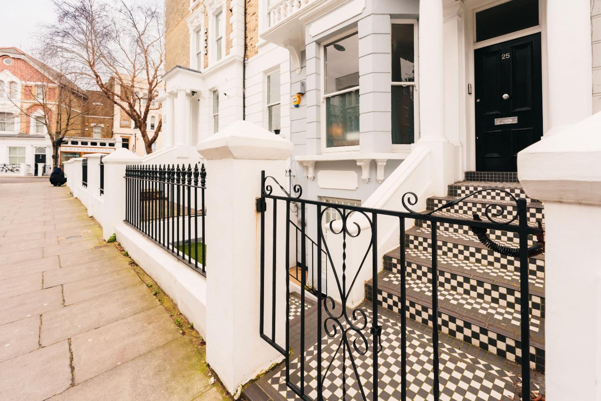 2 Bed Portobello Rd - Moments From Tube! Casa vacanze Londra